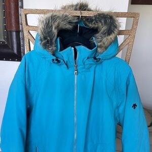 Descente snow jacket detachable hood and faux fur